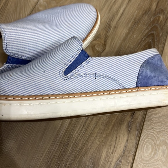 UGG Adley Stripe Slip On Canvas Sneaker in Blue and White Size 9 - Picture 7 of 9